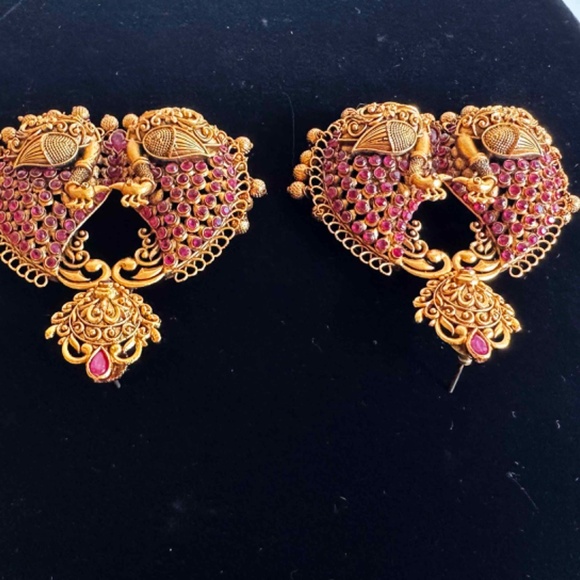 Vintage Sacred Swans Costume Jewelry Earrings Gold x Ruby - Picture 4 of 7